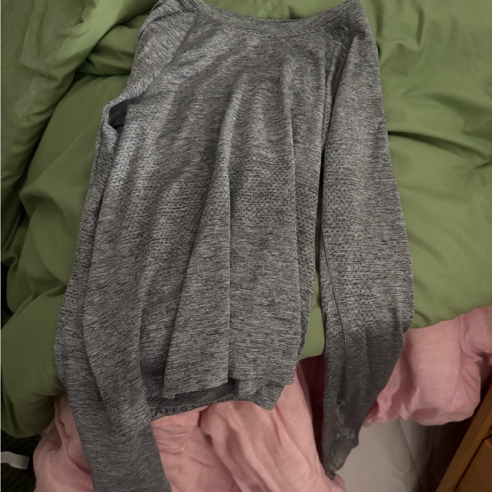 Lululemon gray swiftly tech long sleeve, waist length